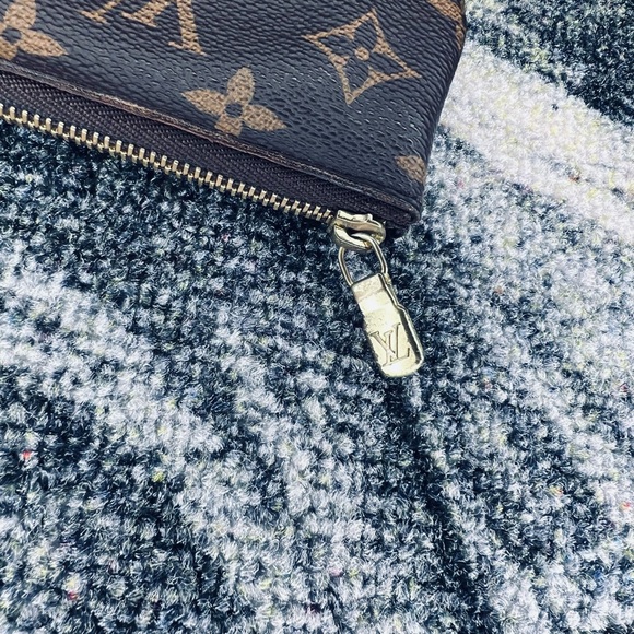 Louis Vuitton Key Pouch - Picture 2 of 5